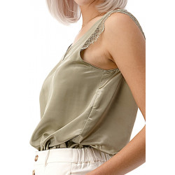 Top de seda con encaje