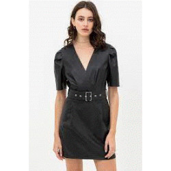Vestido negro de piel...