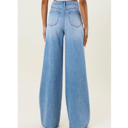 Jean bota recta a la cintura