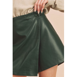 Falda short en cuero vegano
