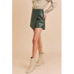 Falda short en cuero vegano